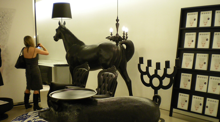 BVH博威灯饰 Horse Lamp 黑马落地灯 场景